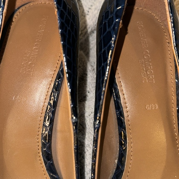 CLASS! Forever Comfort By Next Patent Leather Crocodile Print w/gold heel accent - Picture 11 of 12